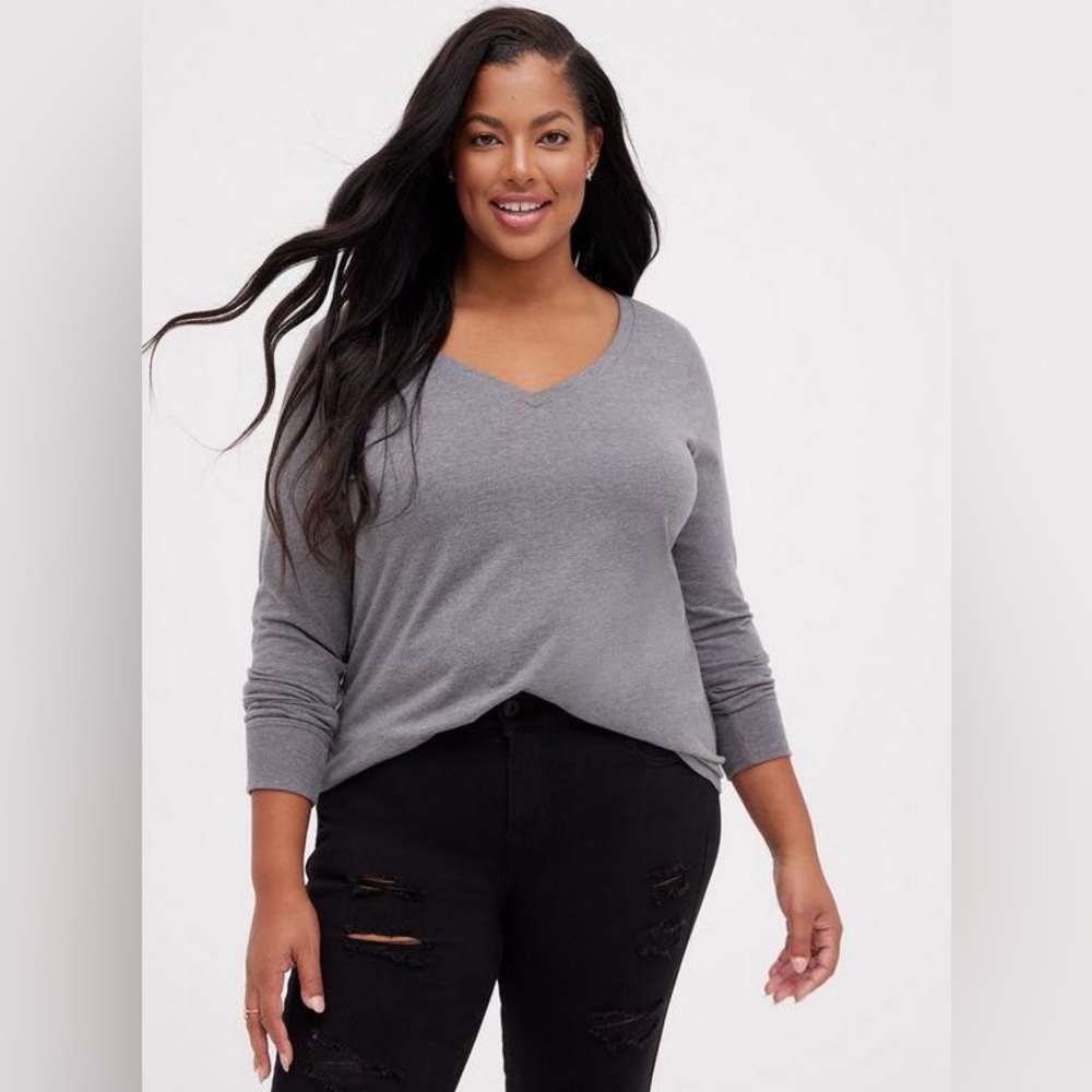 Torrid Girlfriend Gray V-Neck Long Sleeve Tee - Size 3 (3X)